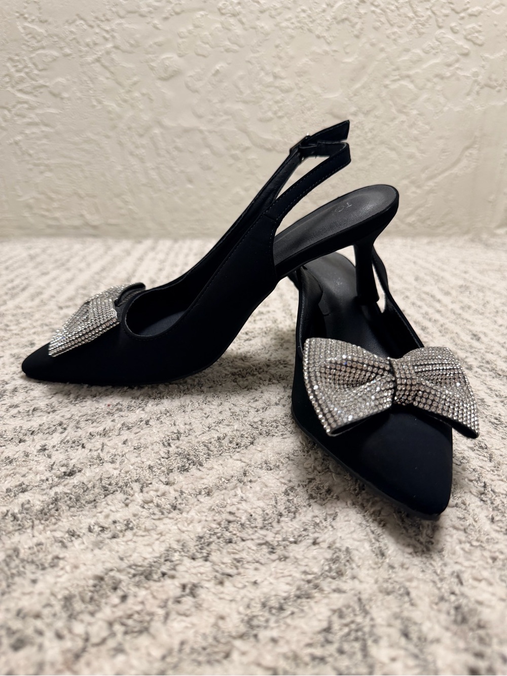TOP Moda Black Slingback Heels with Plastic Bow Accent